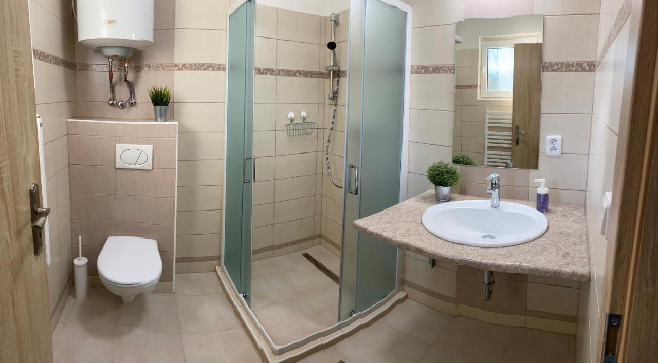 Apartmany Nad Parkem Broumov Zewnętrze zdjęcie
